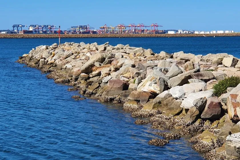 Rocky shoreline at Kyeemagh Beach Sydney with ocean view near Botany Bay showing area served by maxi taxi Kyeemagh.